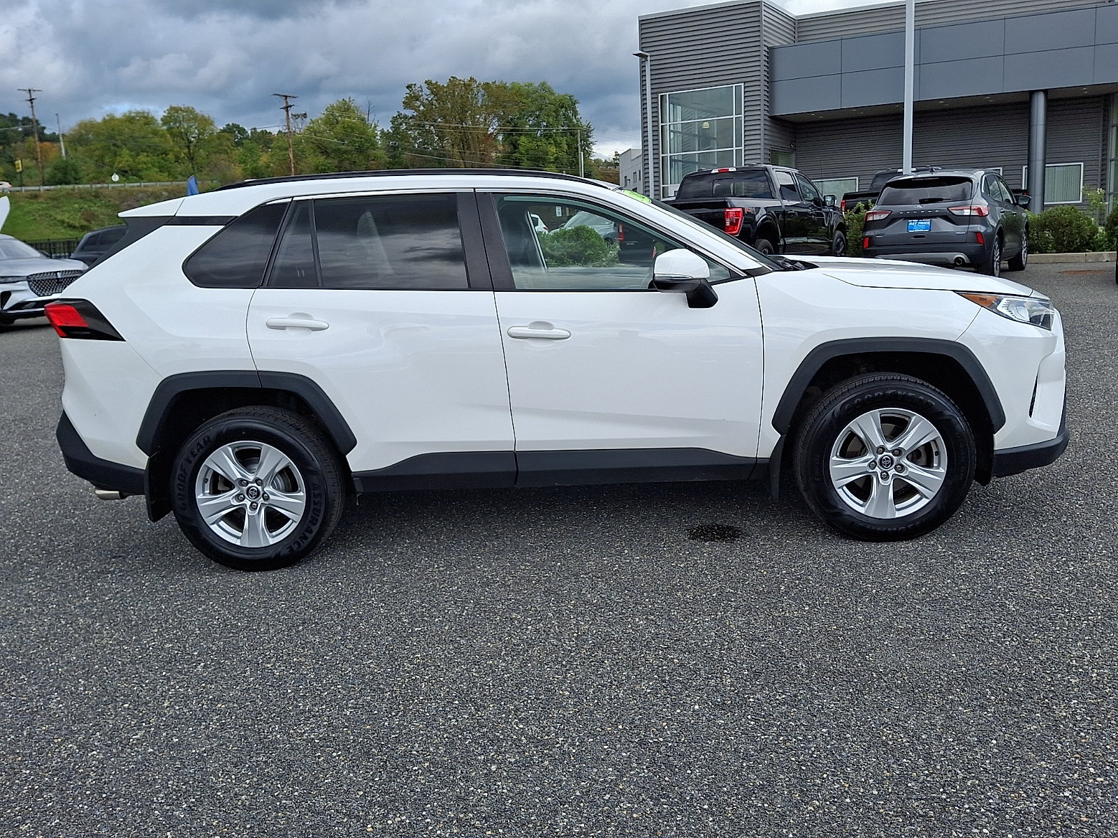 Used 2021 Toyota RAV4 XLE AWD/4WD image 8