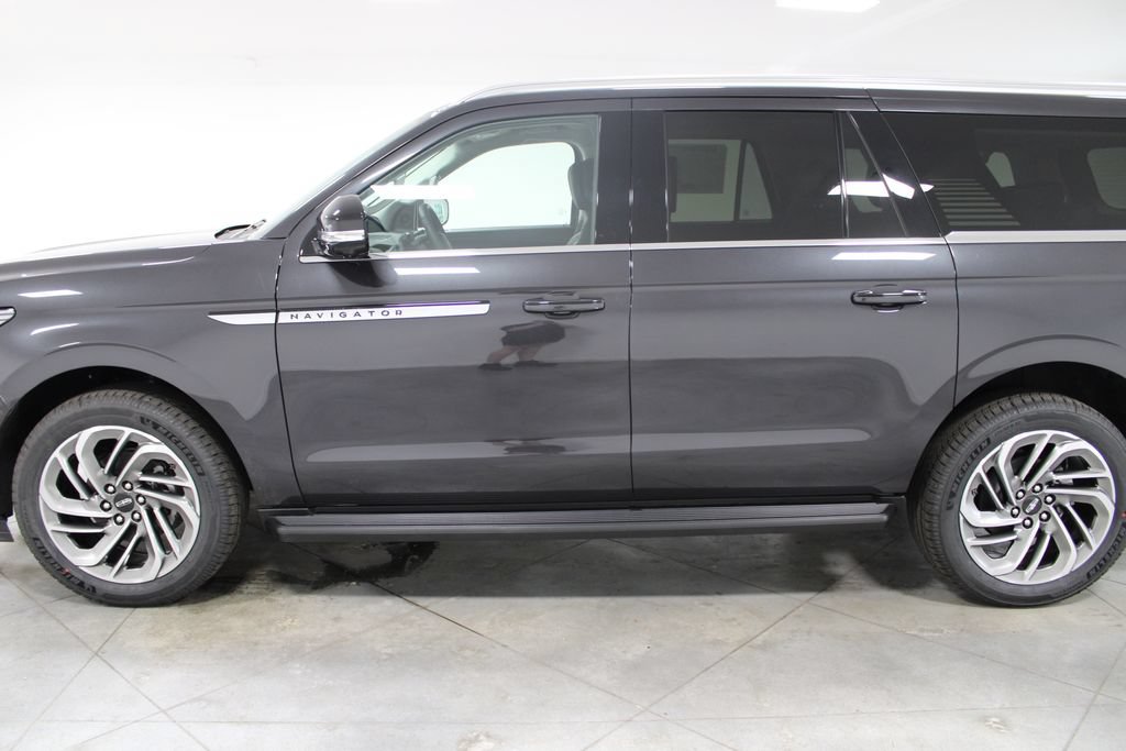 New 2027 Lincoln Navigator L Premier RWD image 5