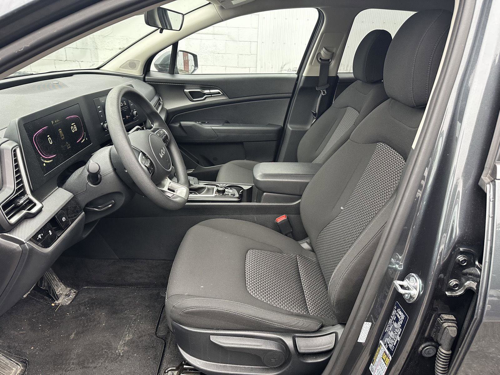 Used 2025 Kia Sportage LX image 13