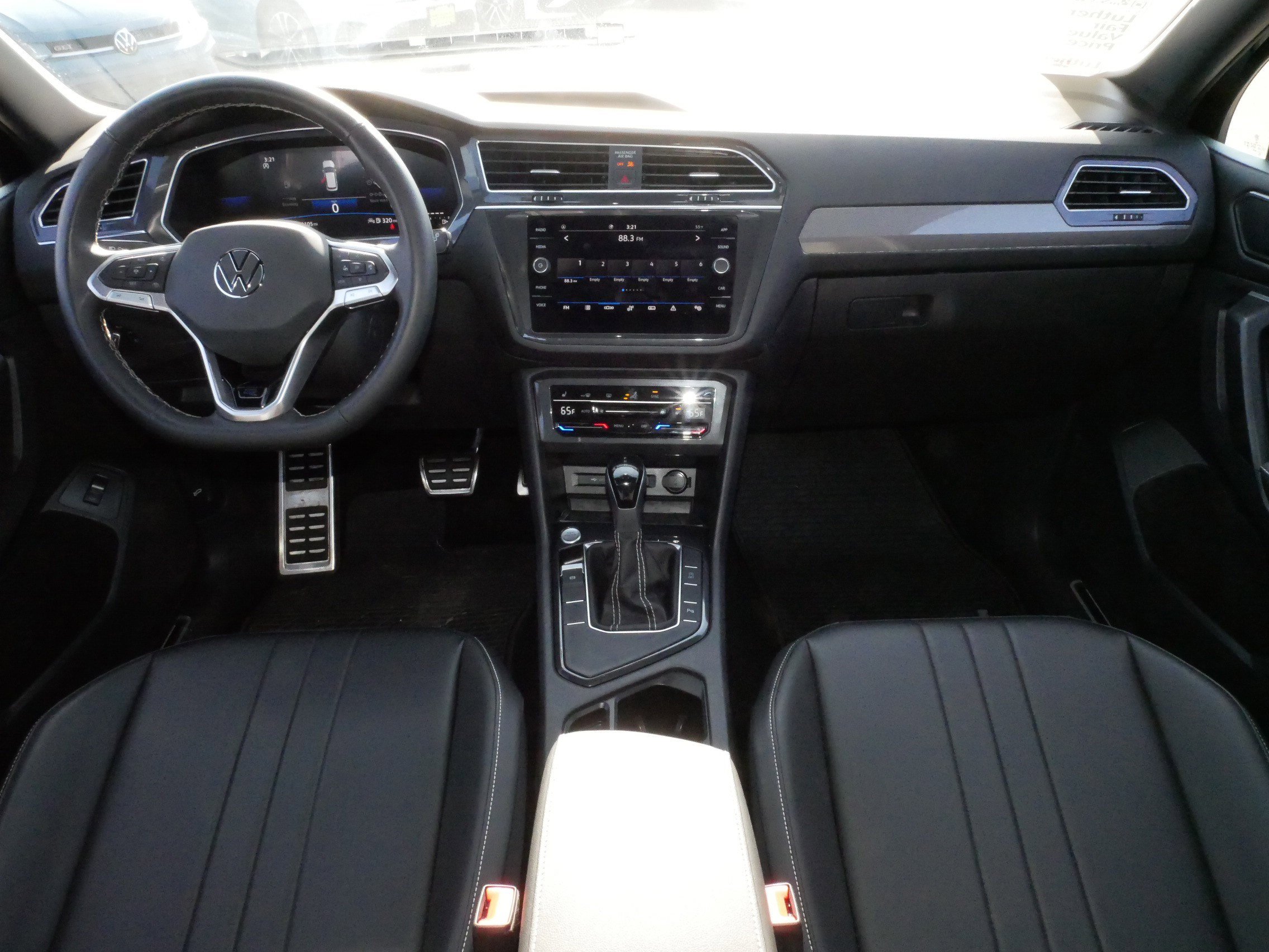 Certified 2023 Volkswagen Tiguan SE R-Line image 10