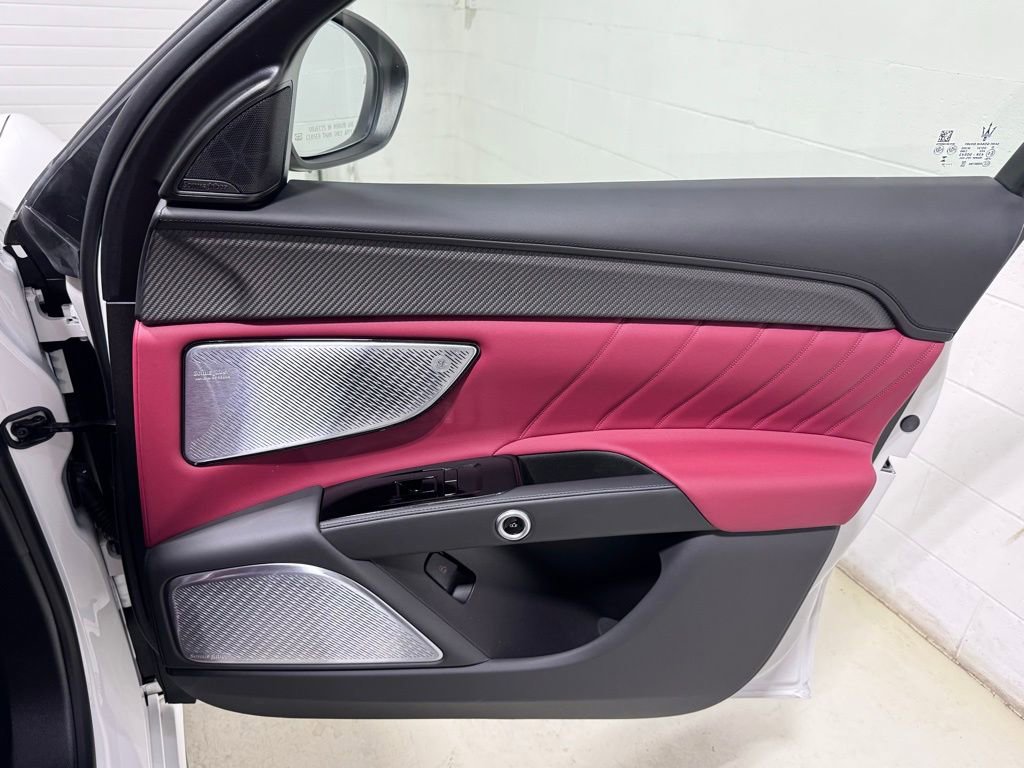 Used 2024 Maserati Grecale Trofeo image 52