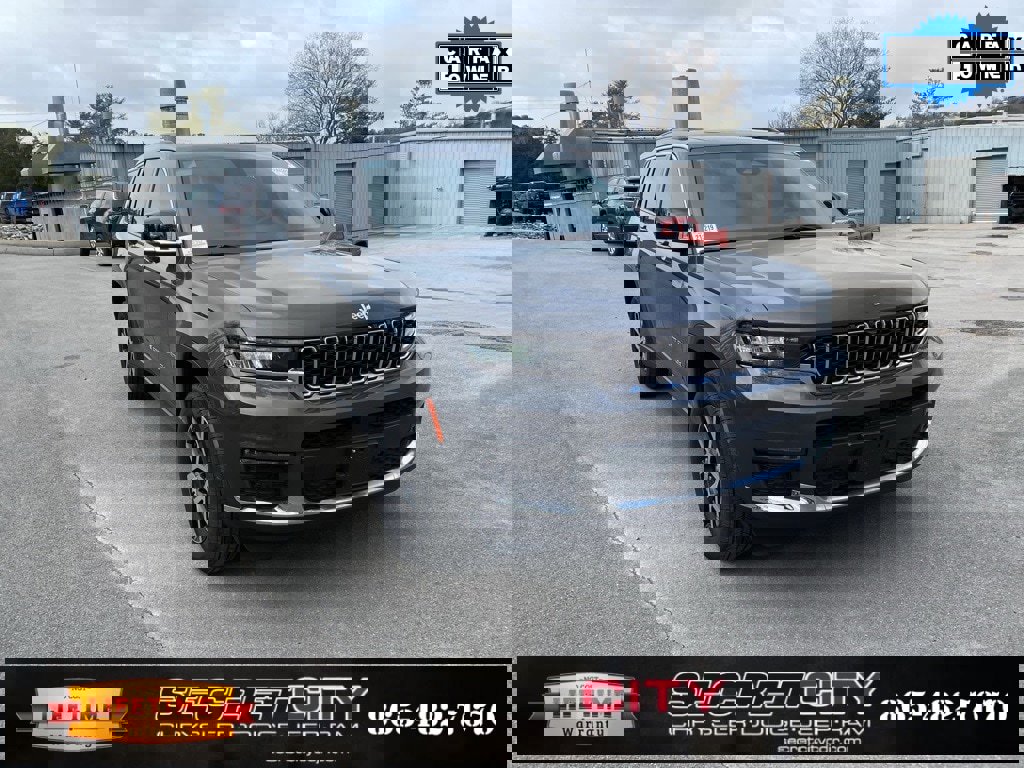 Used 2024 Jeep Grand Cherokee L Limited w/ Luxury Tech Group II image 3