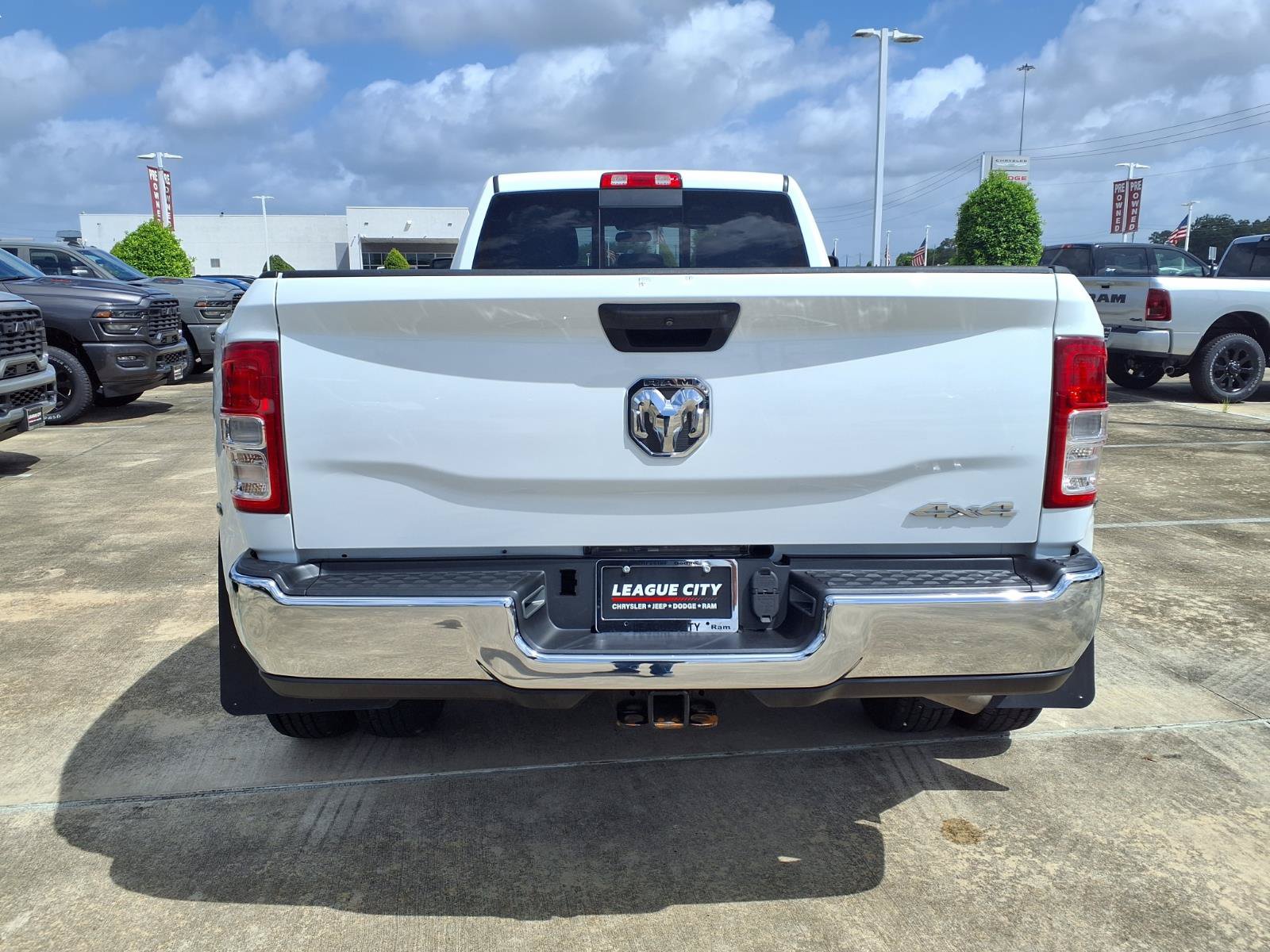 Used 2024 RAM 3500 Tradesman w/ Chrome Appearance Group AWD/4WD image 6