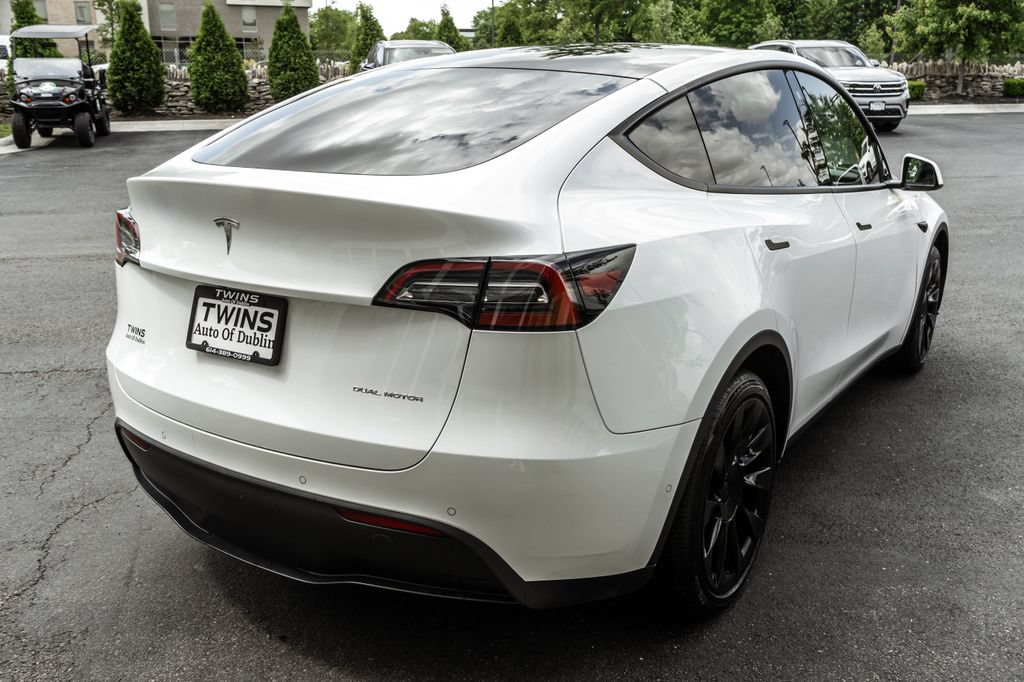 Used 2022 Tesla Model Y Long Range AWD/4WD image 32