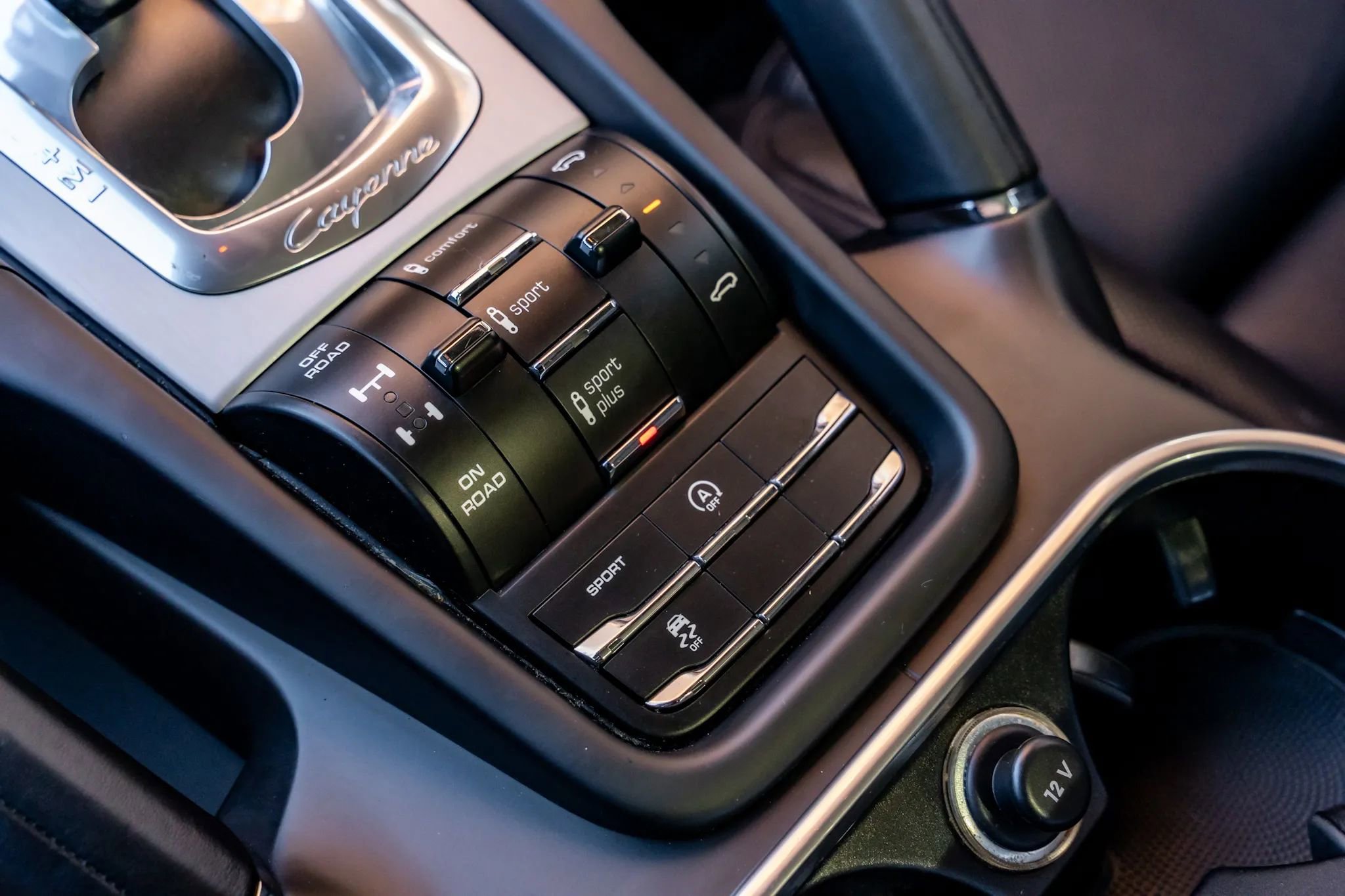 Used 2015 Porsche Cayenne Turbo image 21