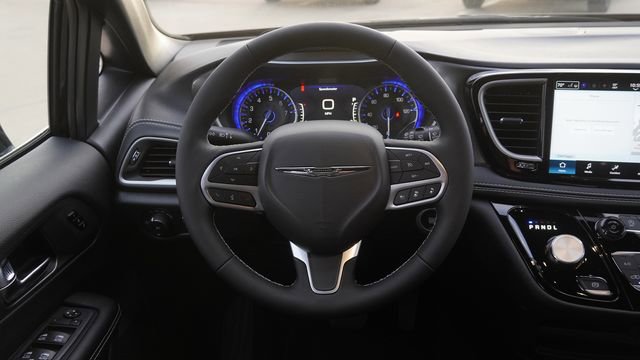 New 2026 Chrysler Pacifica Select image 18