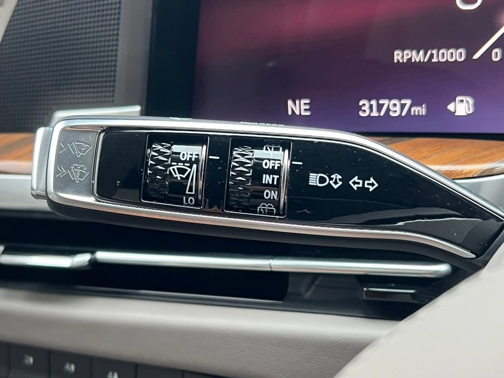 Used 2025 Cadillac Escalade Sport Platinum w/ LPO, ONYX Package AWD/4WD image 19
