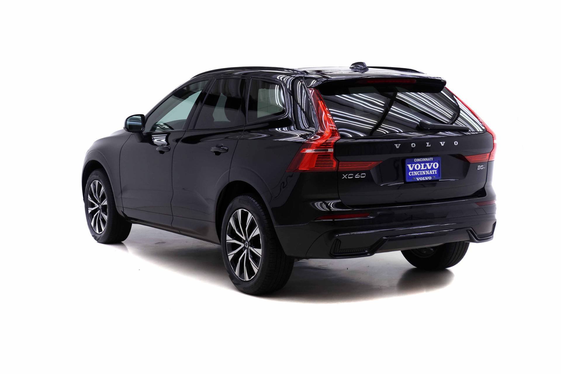 Certified 2025 Volvo XC60 B5 Core AWD/4WD image 5