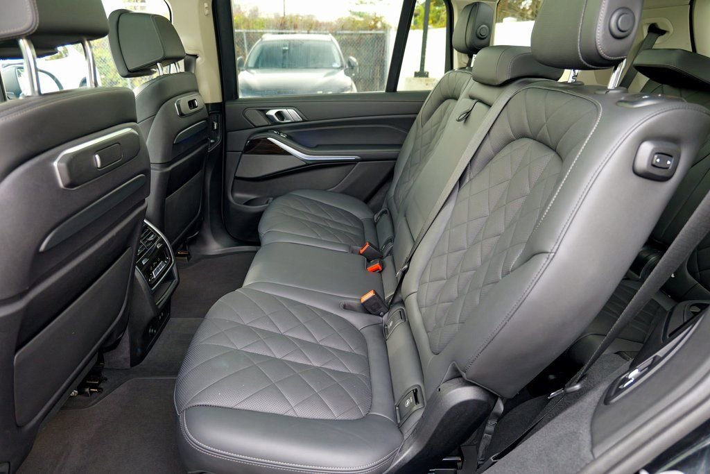 Used 2024 BMW X7 xDrive40i image 28