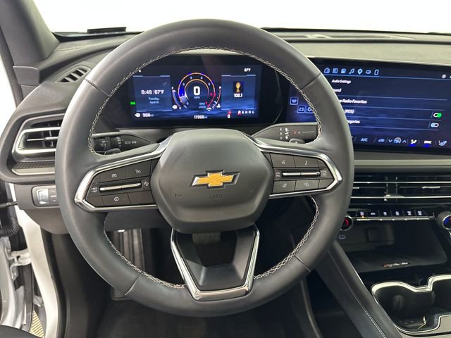 Used 2025 Chevrolet Traverse LT w/ Sun and Wheel Package image 14