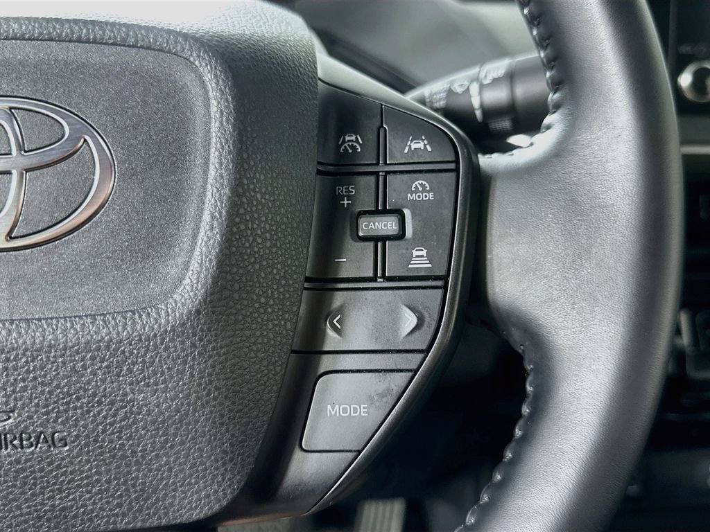 Used 2025 Toyota Prius LE FWD image 21