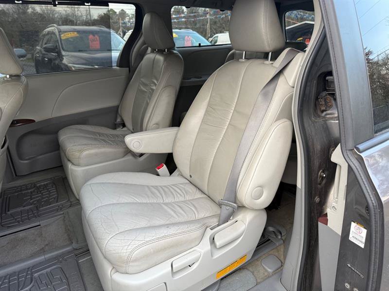 Used 2011 Toyota Sienna XLE AWD/4WD image 12