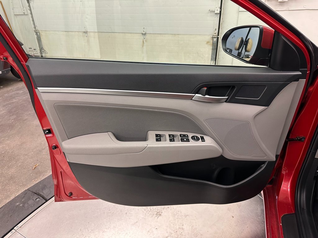 Used 2020 Hyundai Elantra SEL image 17