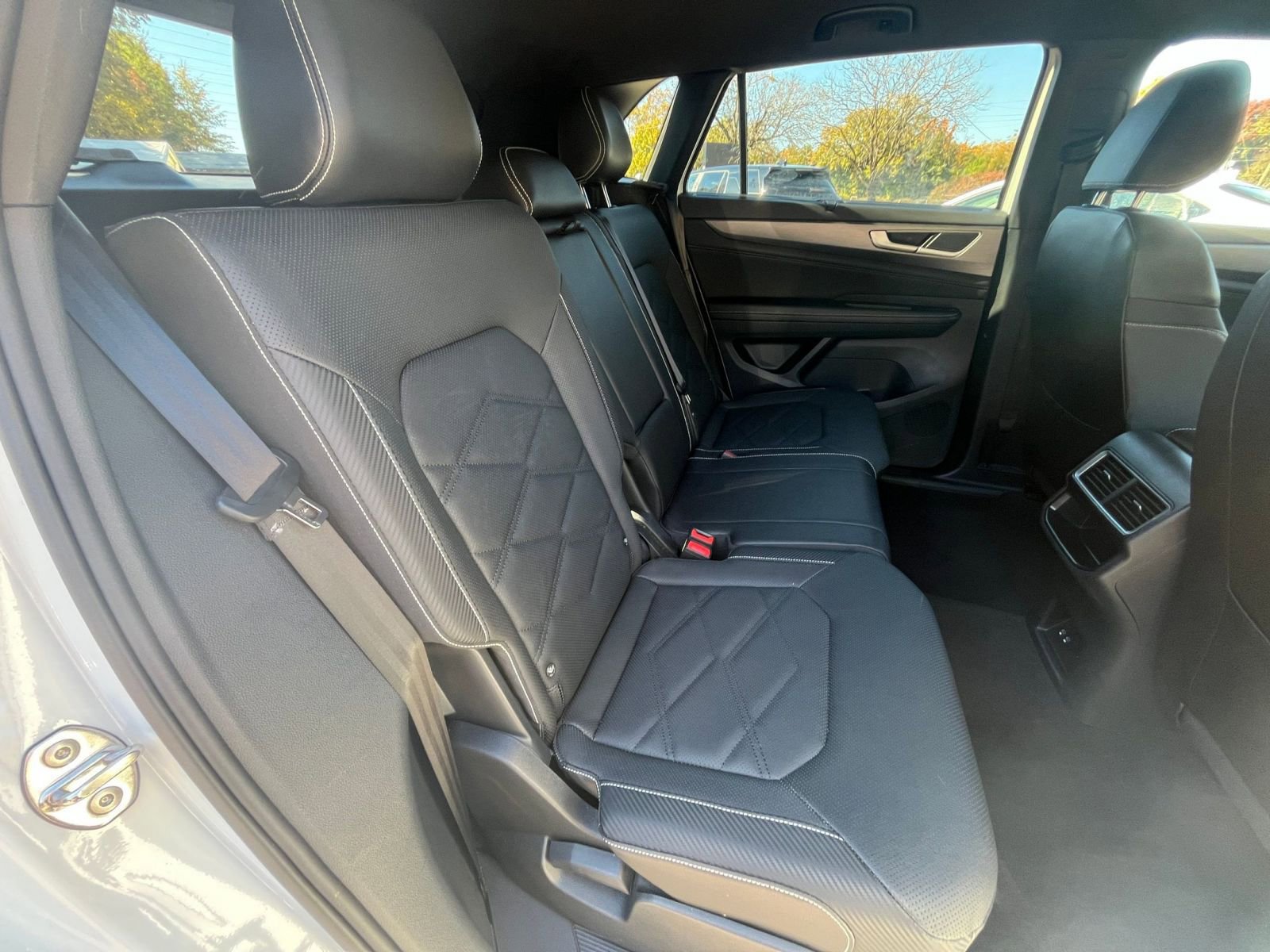 Used 2025 Volkswagen Atlas Cross Sport SE image 34