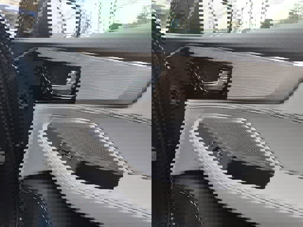 Used 2025 Acura MDX w/Advance Package image 14