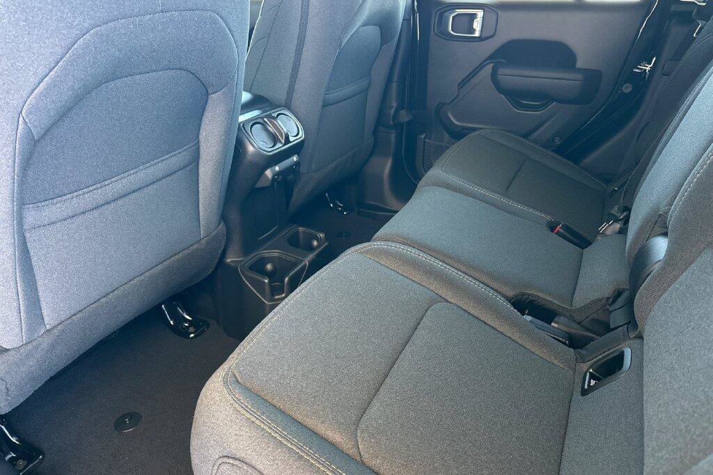 New 2026 Jeep Gladiator Sport AWD/4WD image 12