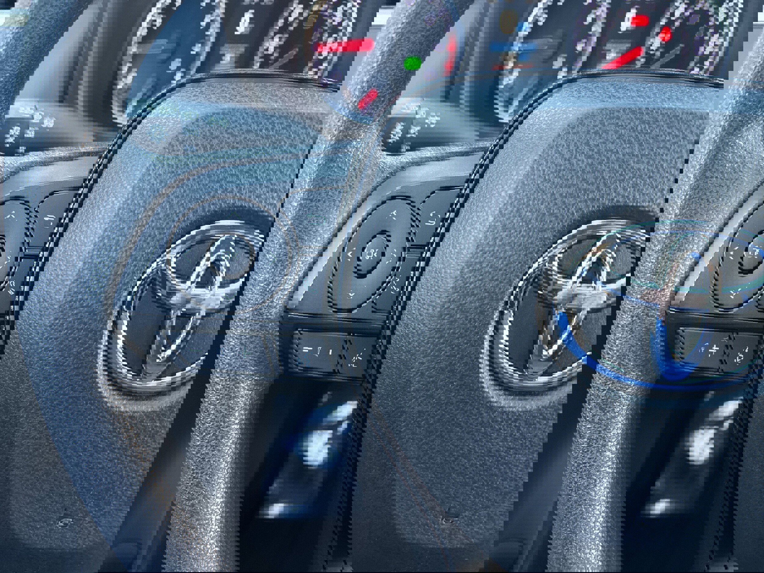 Used 2020 Toyota RAV4 LE image 19