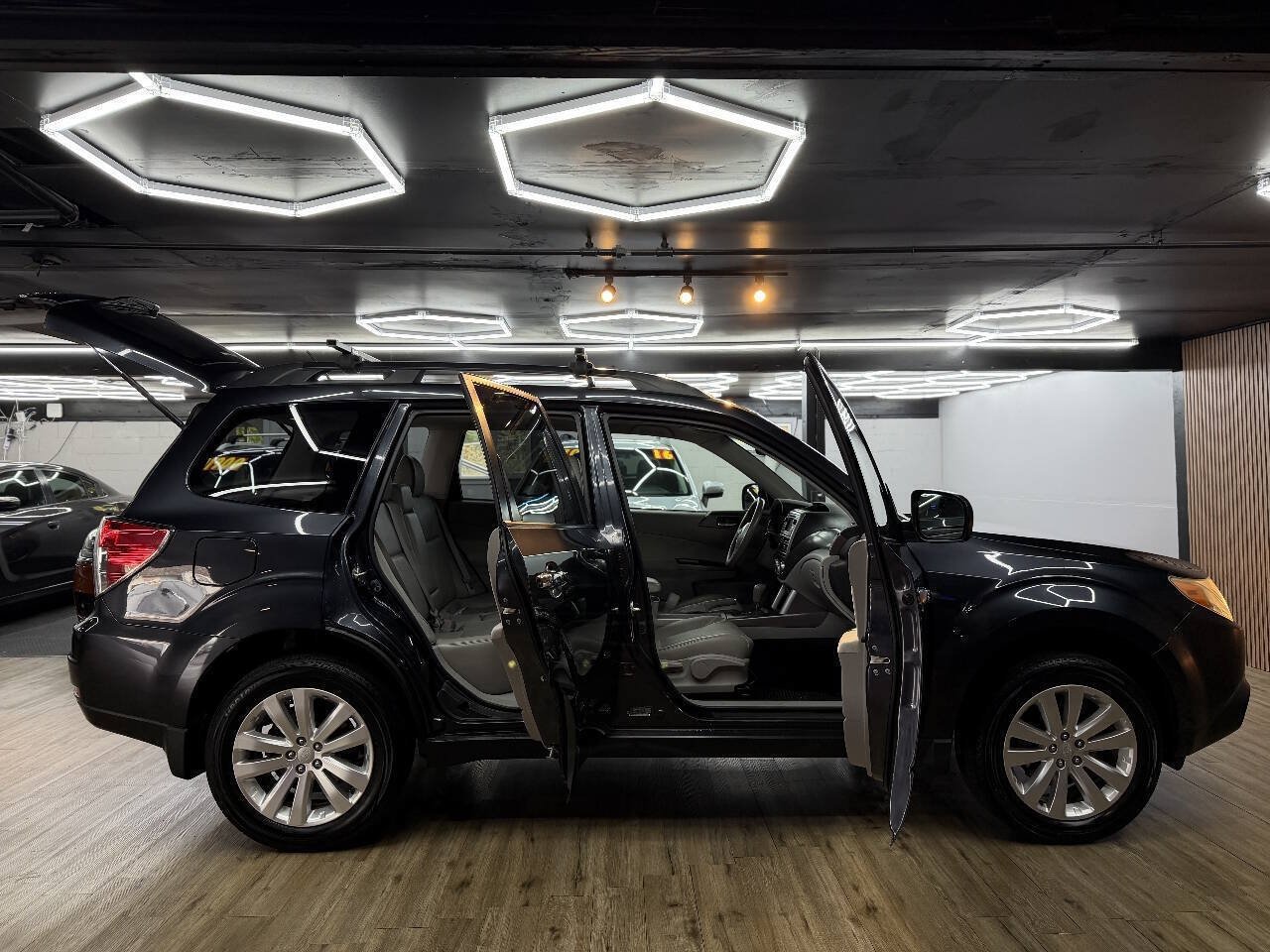 Used 2013 Subaru Forester 2.5X Limited AWD/4WD image 10