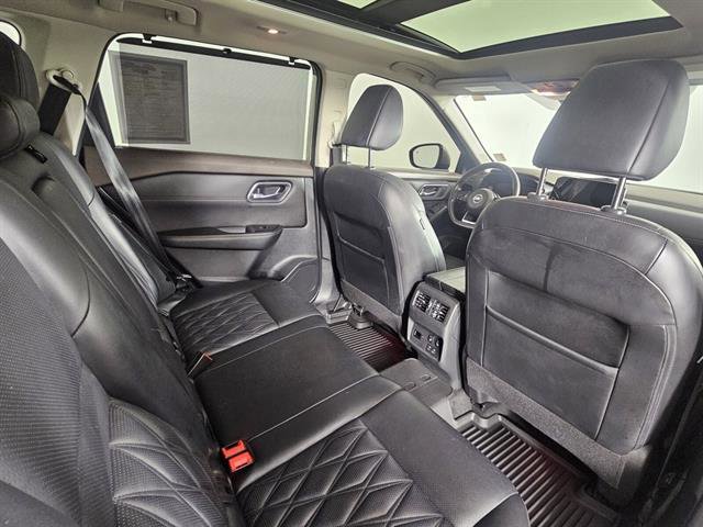 Used 2021 Nissan Rogue Platinum image 17