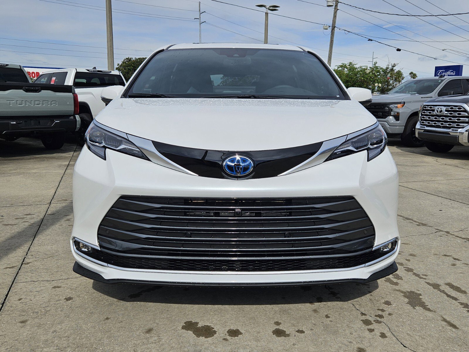 New 2025 Toyota Sienna Platinum image 2
