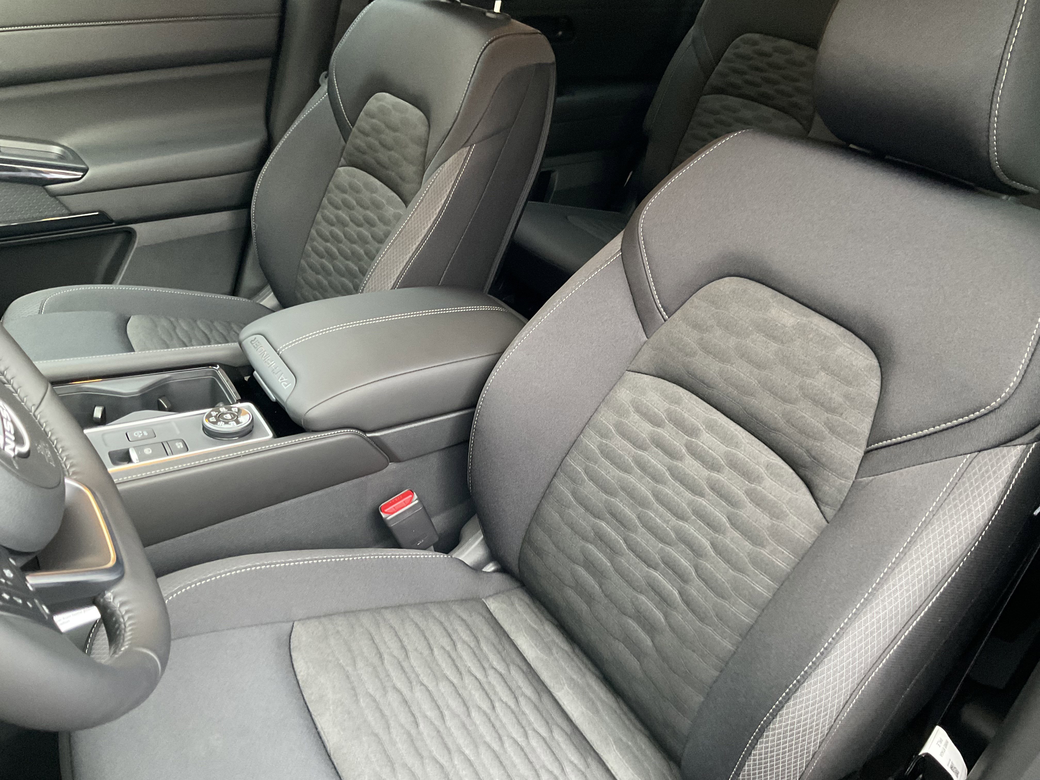 Used 2025 Nissan Pathfinder SV w/ Black Appearance Package image 30