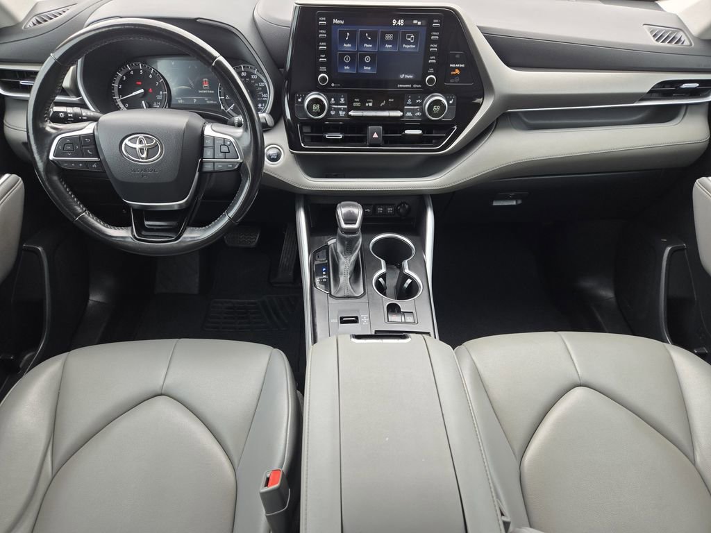 Used 2021 Toyota Highlander XLE FWD image 28