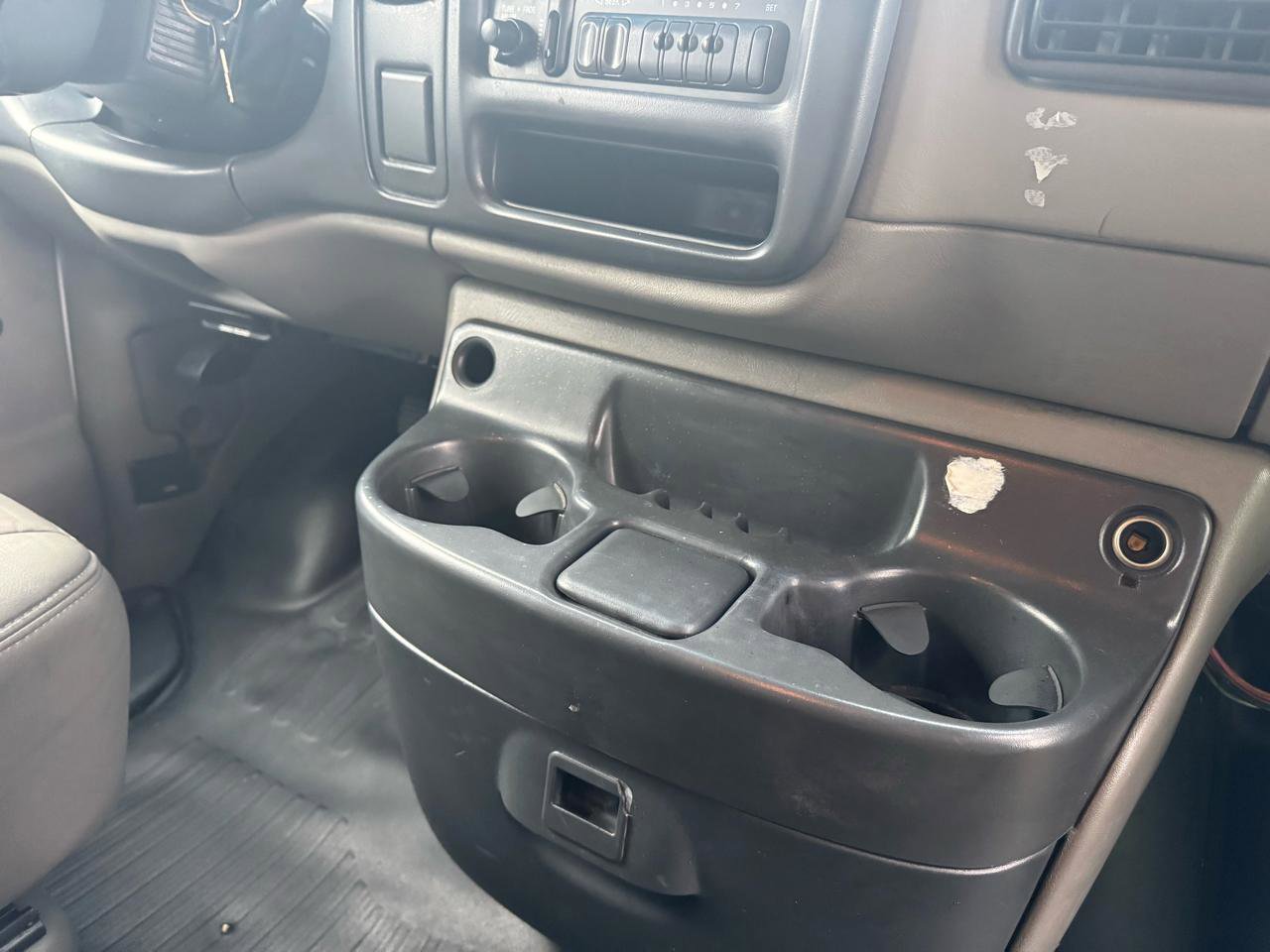 Used 2000 GMC Savana 3500 Extended Passenger image 15