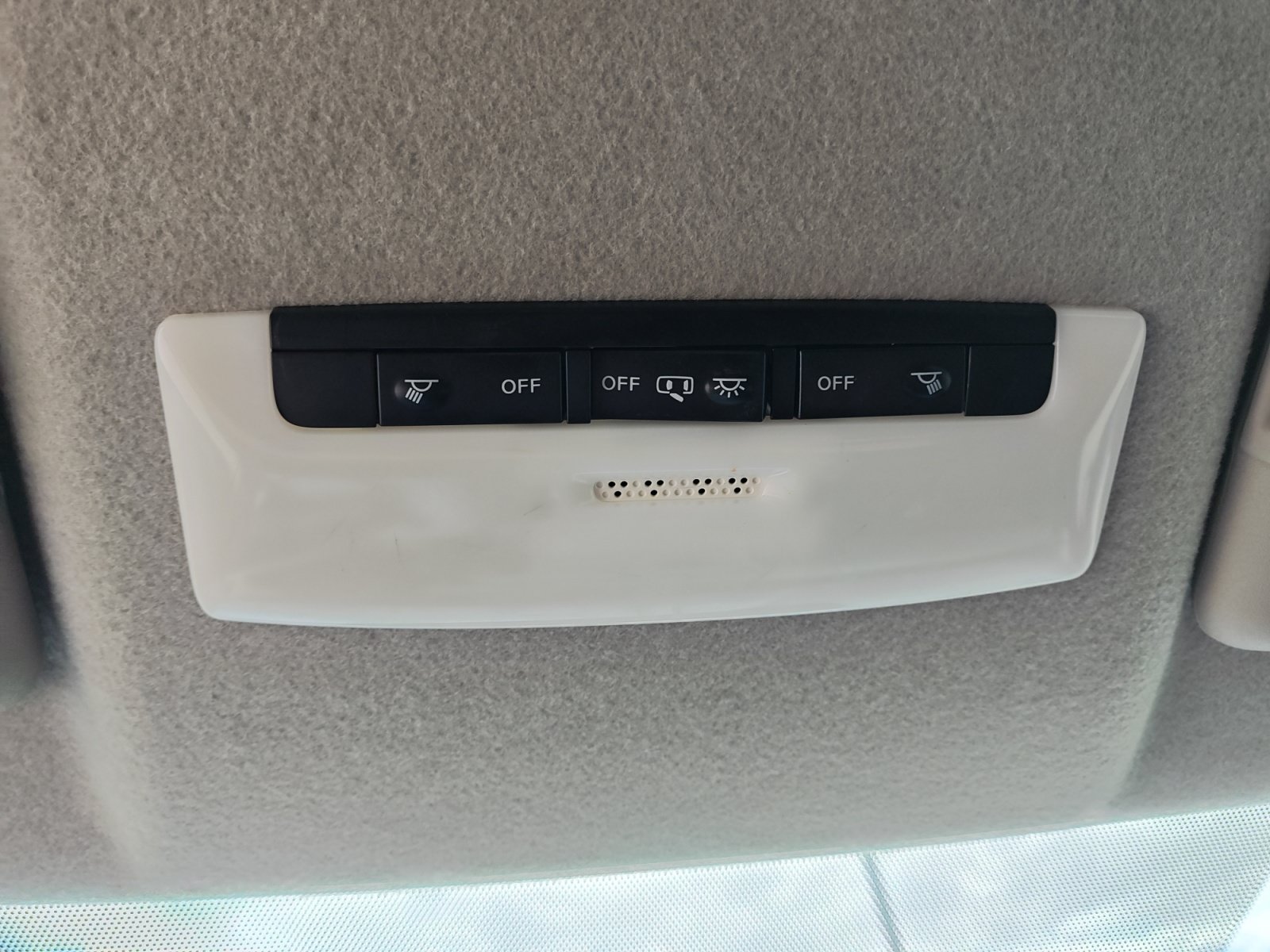 Used 2019 Nissan Kicks S FWD image 21
