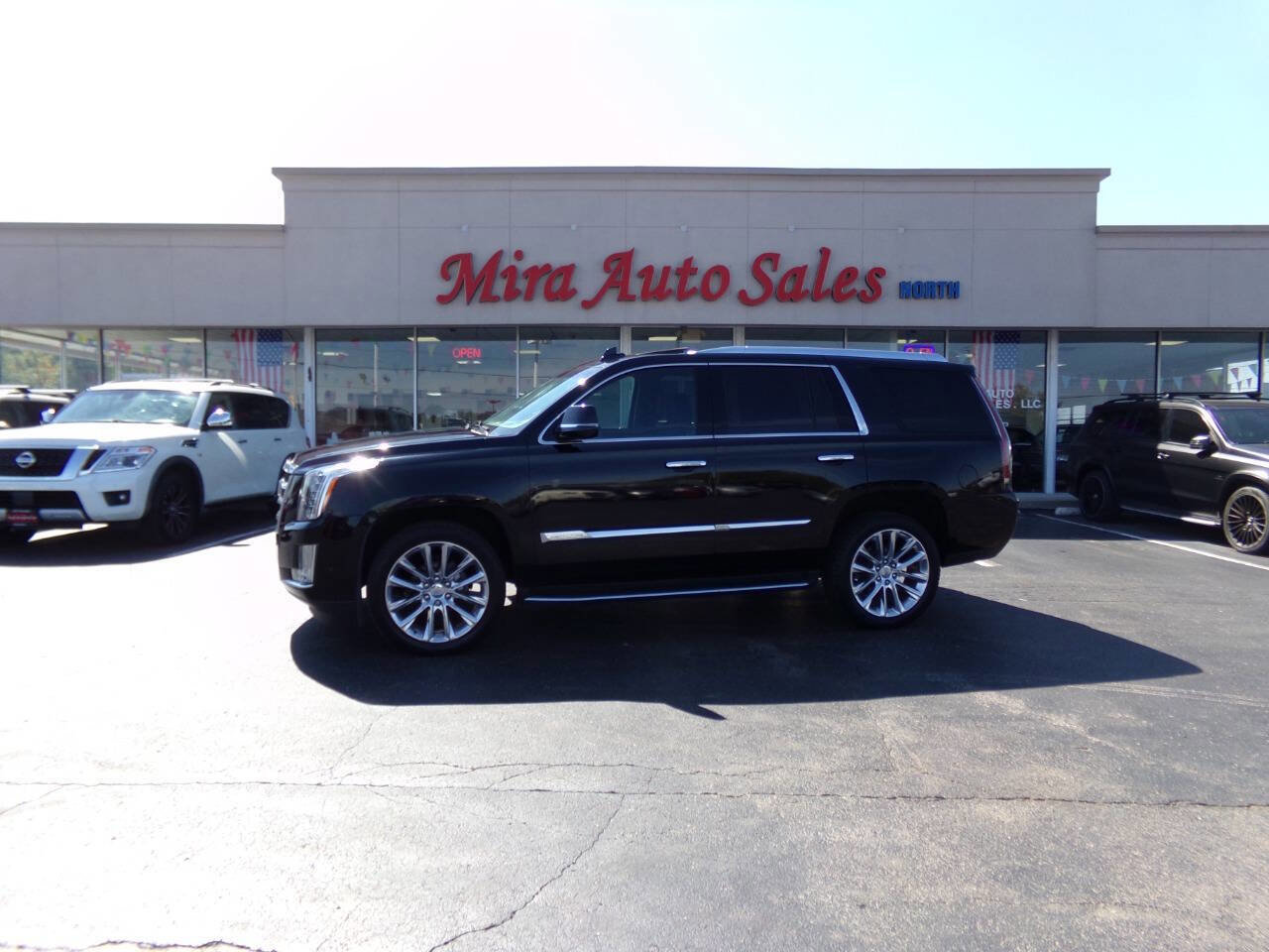 Used 2019 Cadillac Escalade Luxury image 1