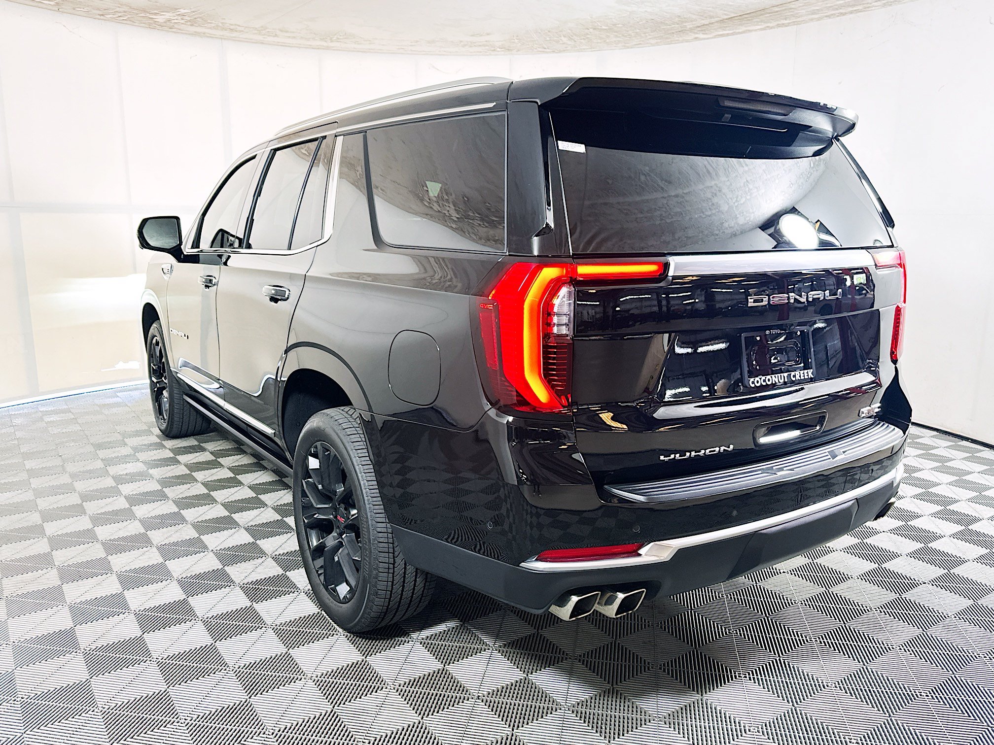Used 2026 GMC Yukon Denali w/ Sun & Power Step Package AWD/4WD image 5