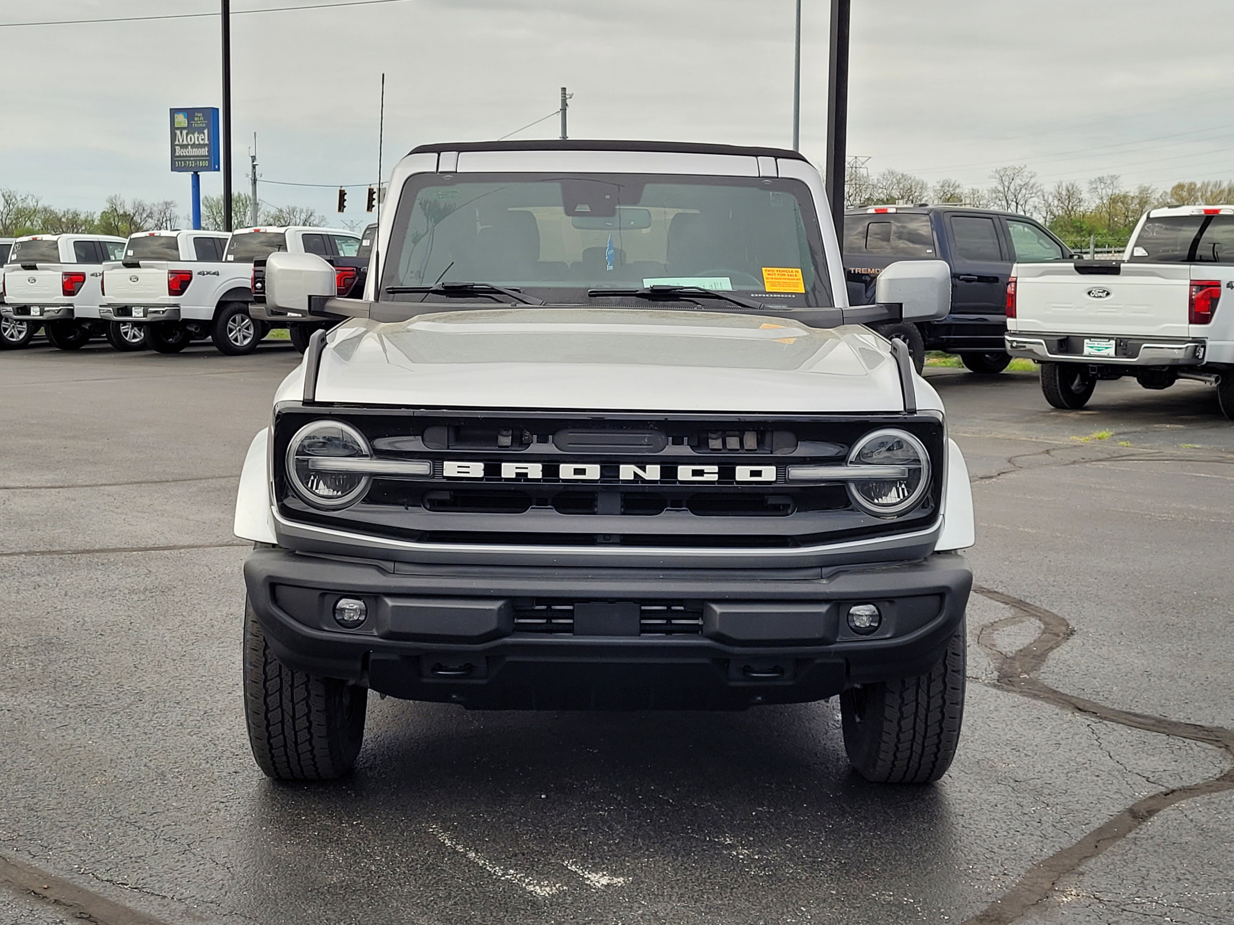 Used 2023 Ford Bronco Outer Banks image 9