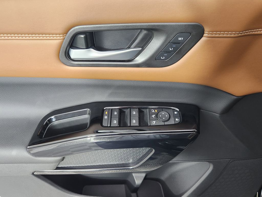 New 2026 Nissan Pathfinder Platinum AWD/4WD image 9