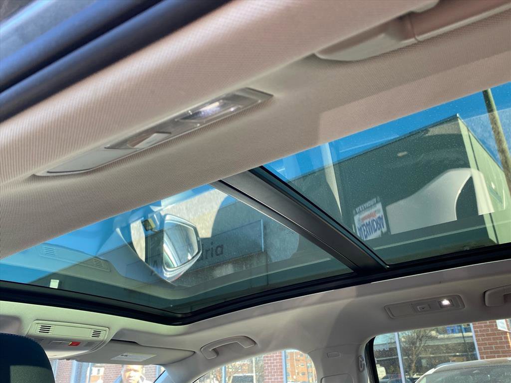 Used 2022 Volkswagen Tiguan SE w/ Panoramic Sunroof Package image 20