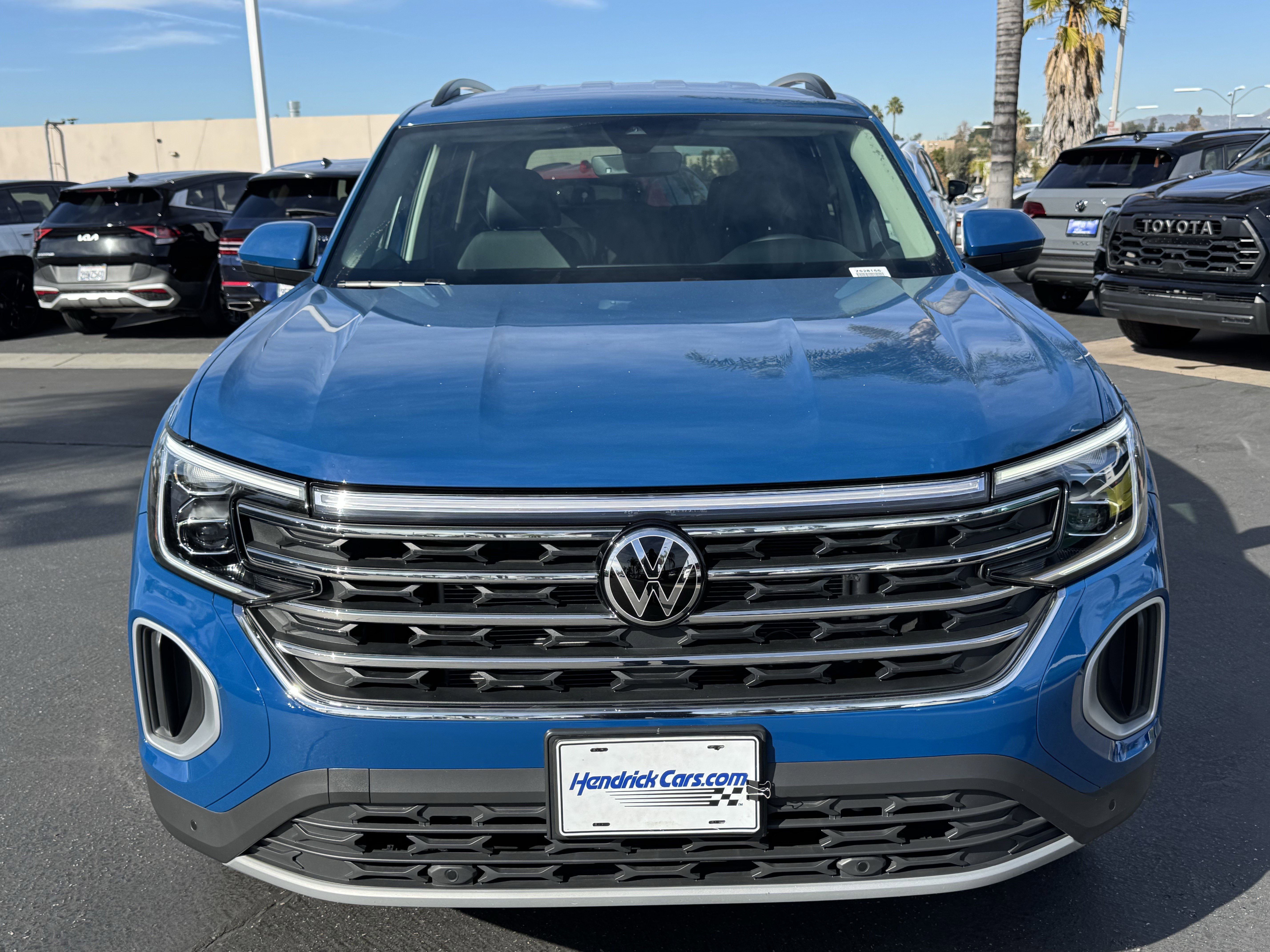 Certified 2025 Volkswagen Atlas SE image 3