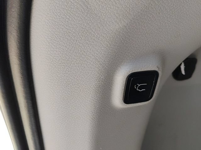 Used 2019 Jeep Cherokee Limited w/ Trailer Tow Group AWD/4WD image 10
