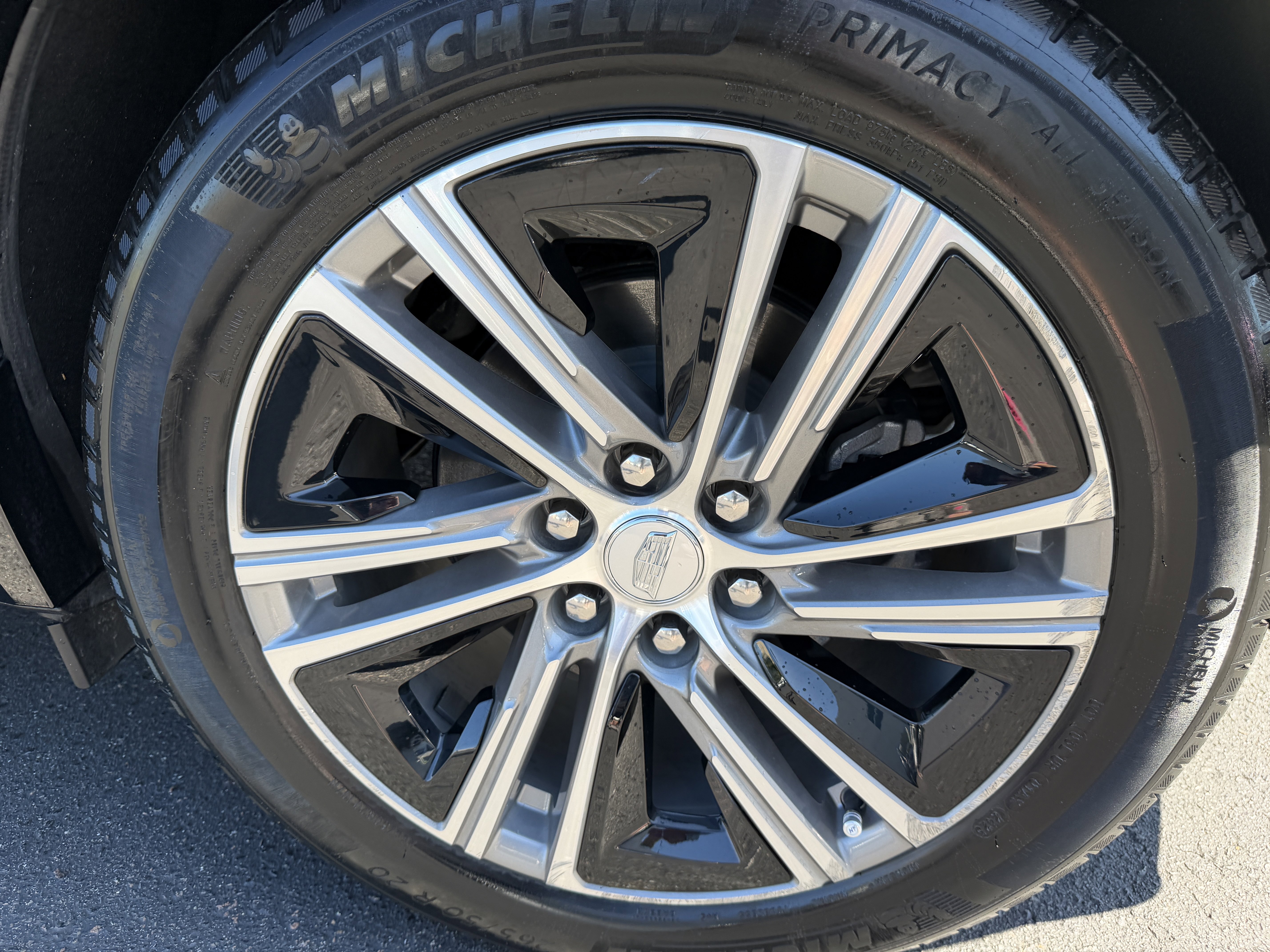 Certified 2024 Cadillac Lyriq Luxury image 30