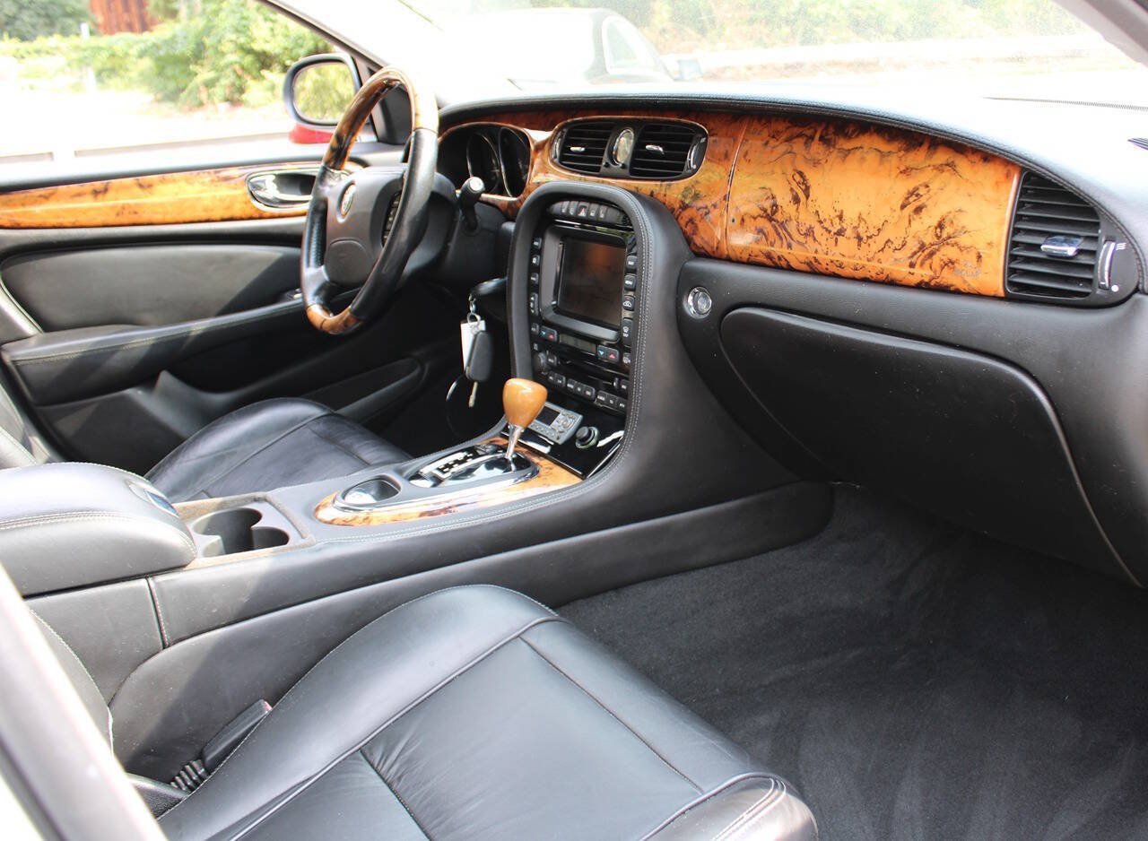 Used 2007 Jaguar XJ8 L RWD image 39