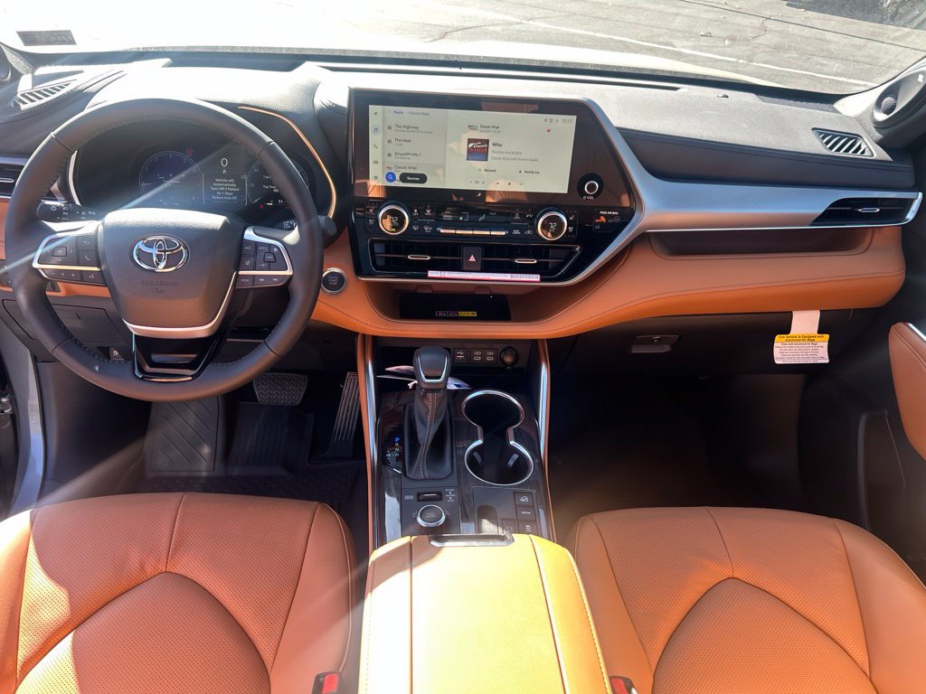 New 2026 Toyota Highlander Platinum AWD/4WD image 12