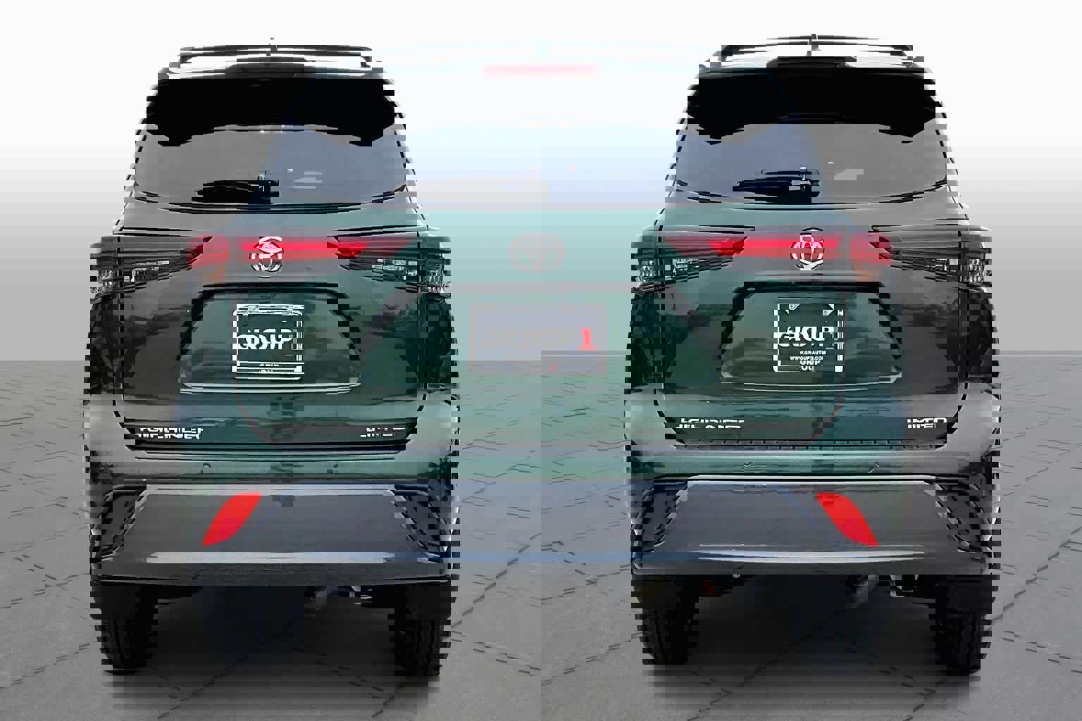 Used 2024 Toyota Highlander Limited image 4