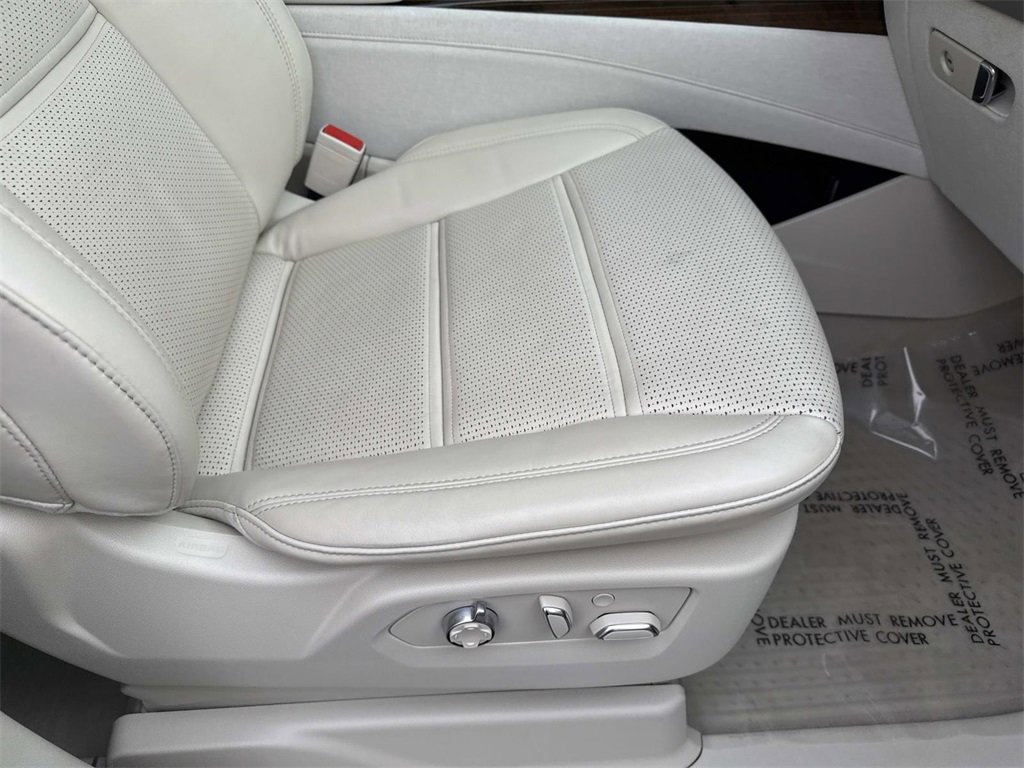 Used 2022 Cadillac Escalade ESV Premium Luxury Platinum image 12