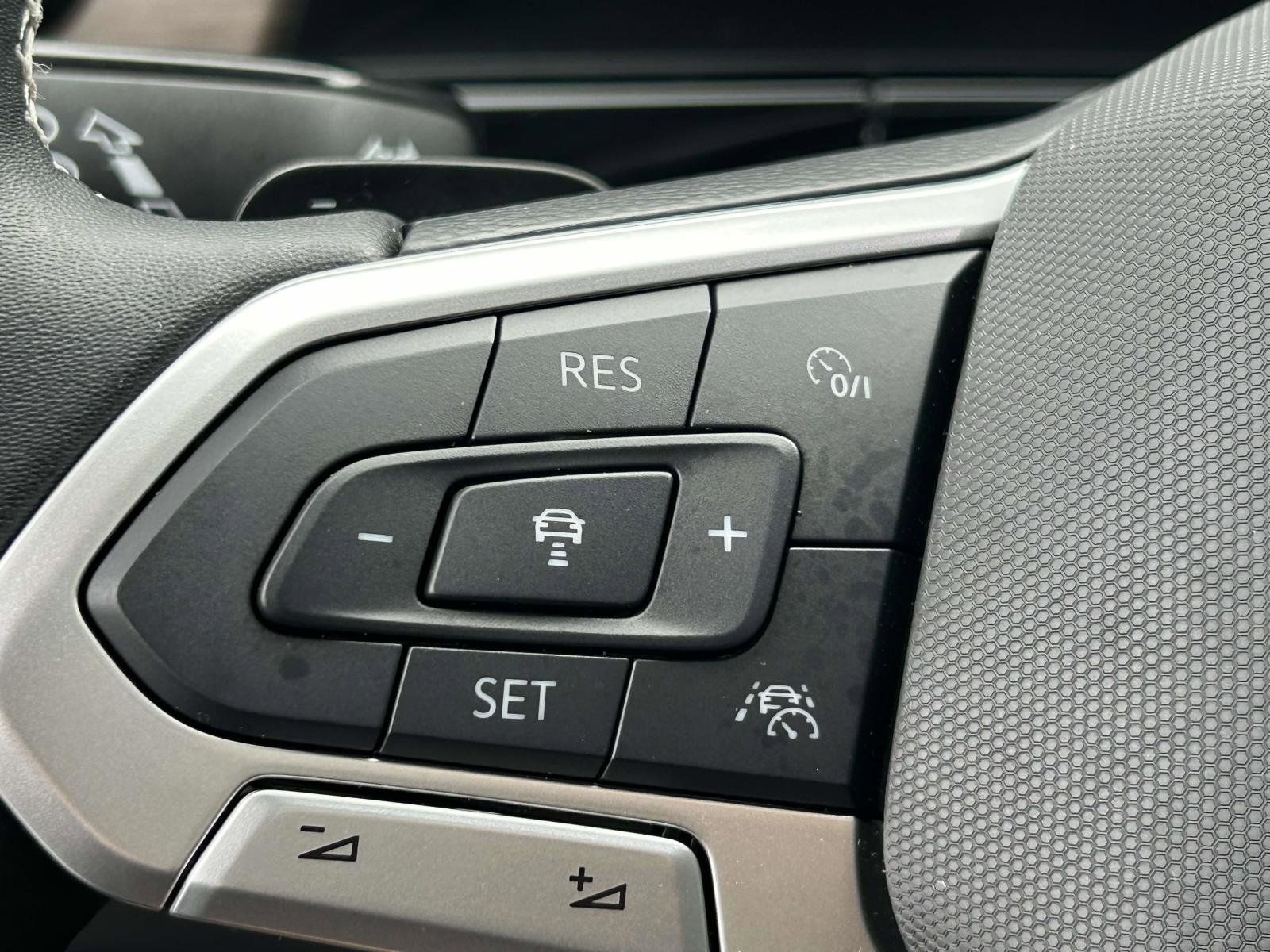 Used 2025 Volkswagen Atlas SEL image 24