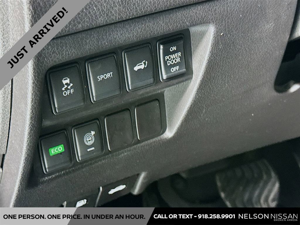 Used 2015 Nissan Rogue SV w/ SV Premium Package image 10
