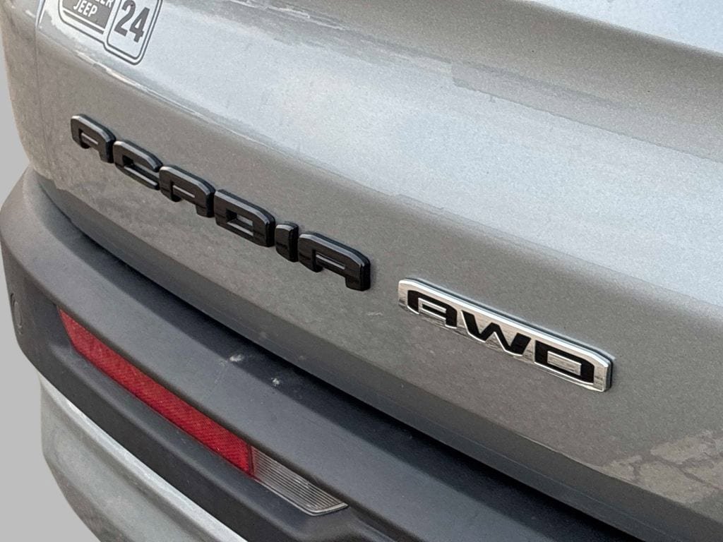 Used 2025 GMC Acadia Elevation image 12