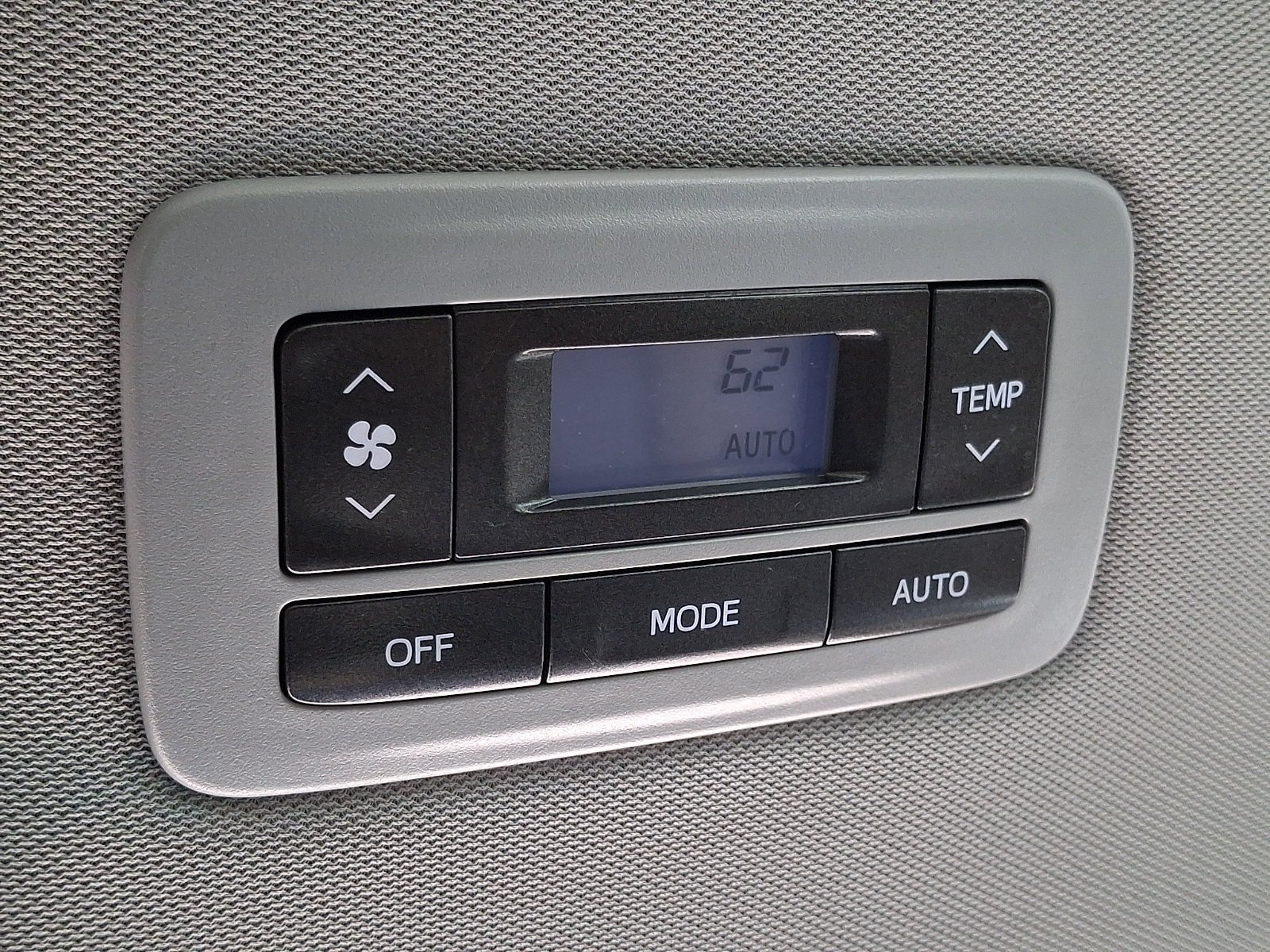 Used 2016 Toyota Sienna XLE w/ XLE Navigation Package FWD image 12
