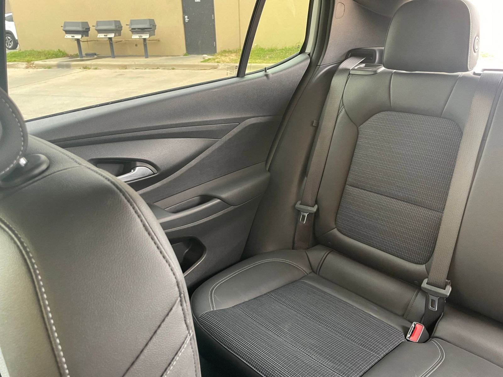 Used 2025 Buick Envista Preferred image 42