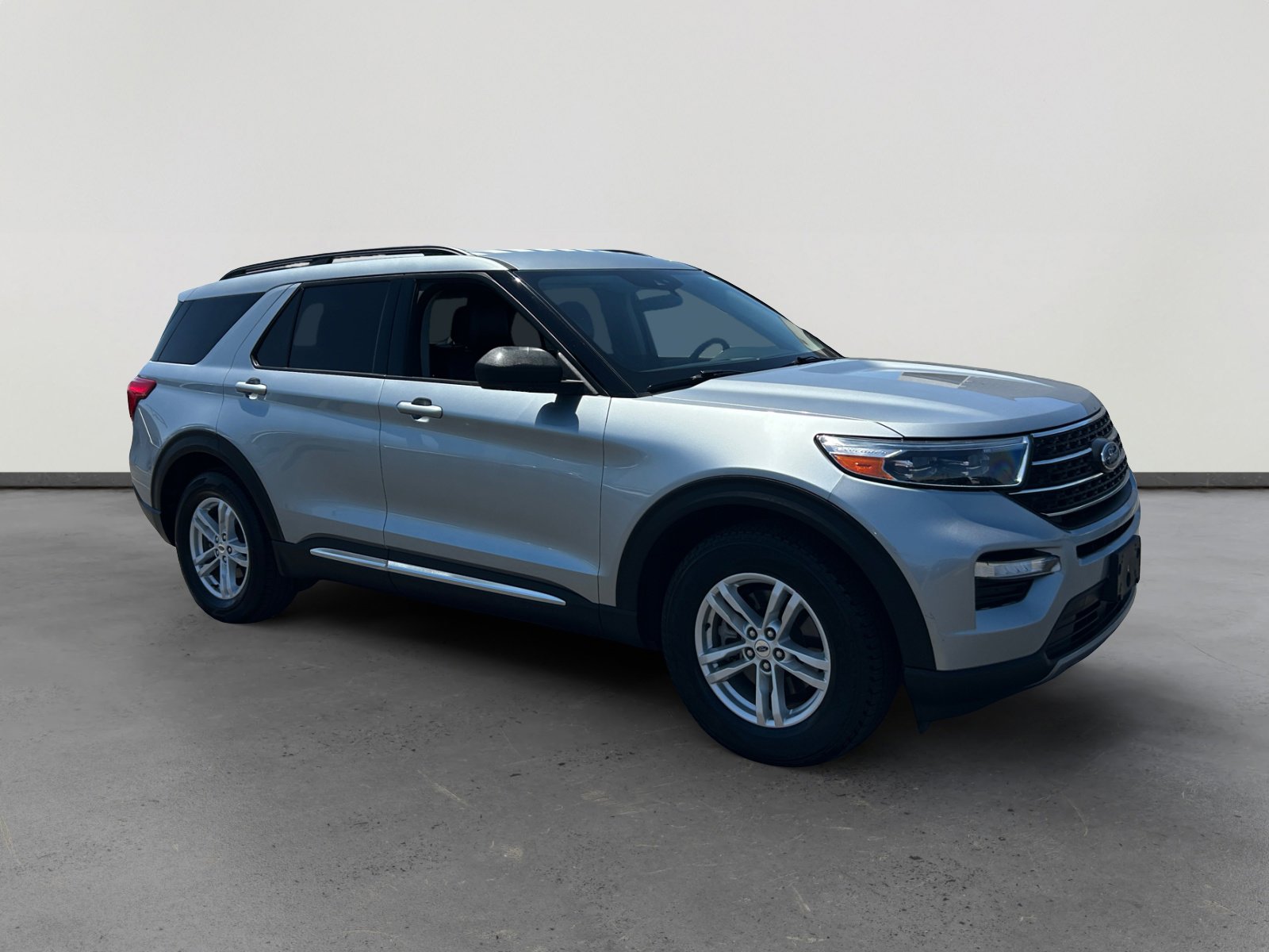 Used 2024 Ford Explorer XLT w/ Equipment Group 202A RWD image 7