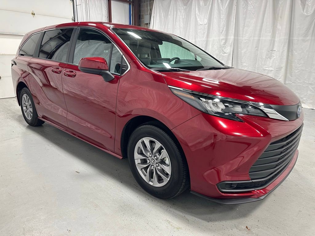 Used 2025 Toyota Sienna LE
