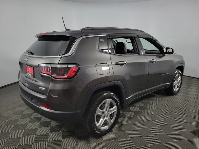 Used 2023 Jeep Compass Latitude w/ Convenience Group AWD/4WD image 8