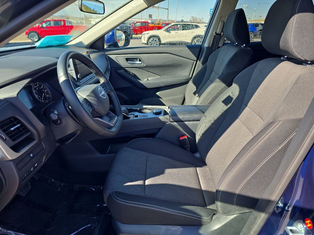 Used 2025 Nissan Rogue SV image 9