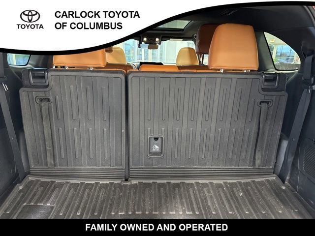 Used 2023 Toyota Highlander Platinum image 16